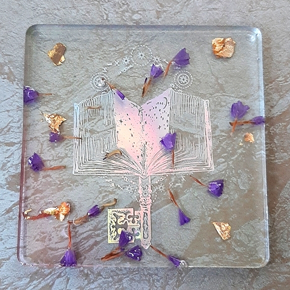 Book Magic Decor - Picture 2 of 4